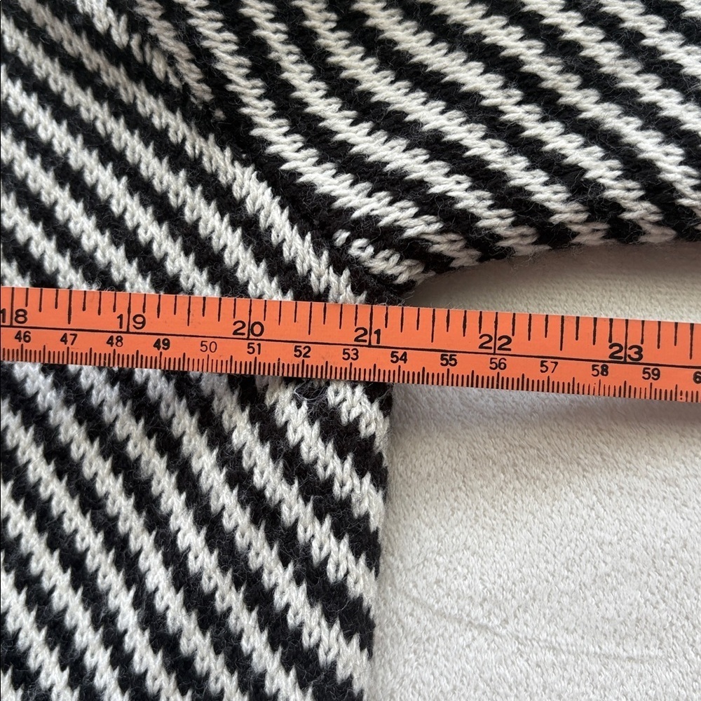 DEX Monochrome Knit Open Sweater - Picture 7 of 8